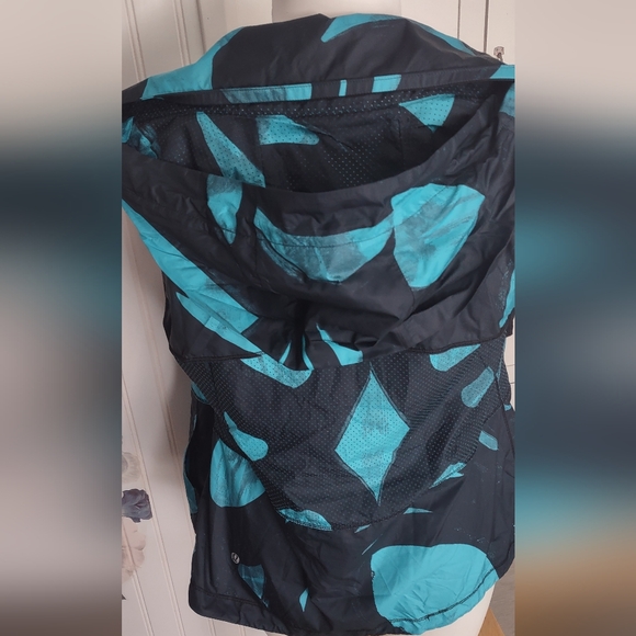 Lululemon Women’s Pack-It Vest Back Spin Stroke Peacock Blue Black Size 10 EUC - Picture 4 of 12